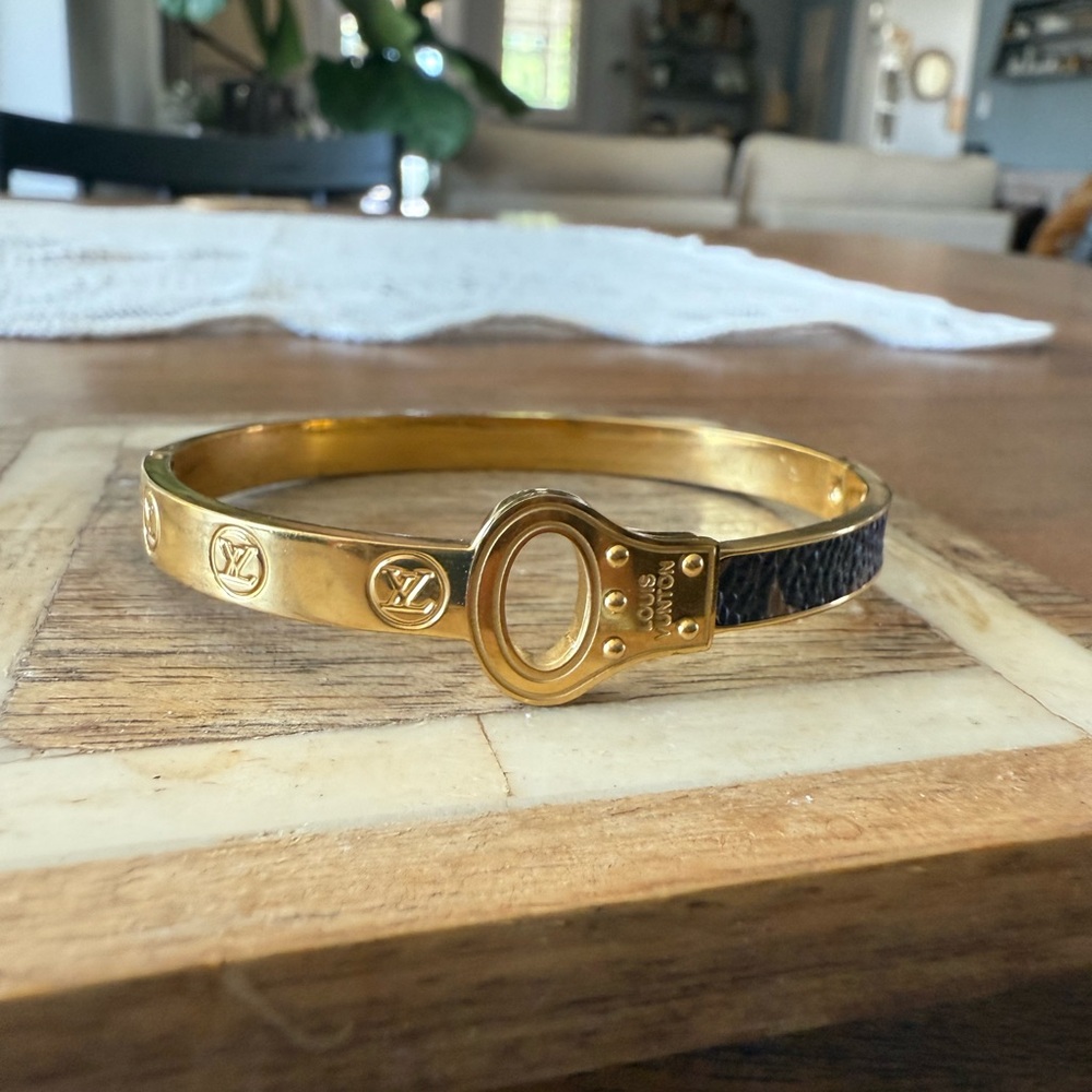 Fashion Jewelry Gold and Black Bracelet